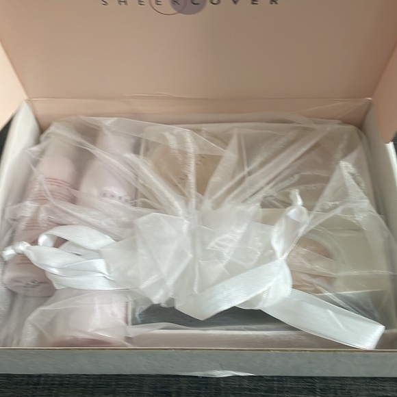 Sheer Coverage by Leeza Gibbons - Picture 4 of 7